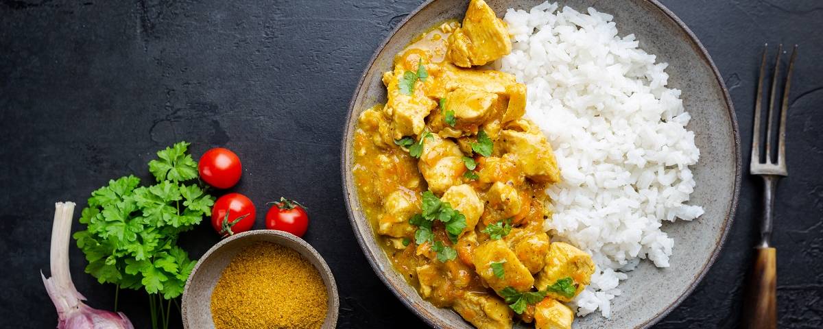 Arroz com Frango ao Curry e Leite de Coco