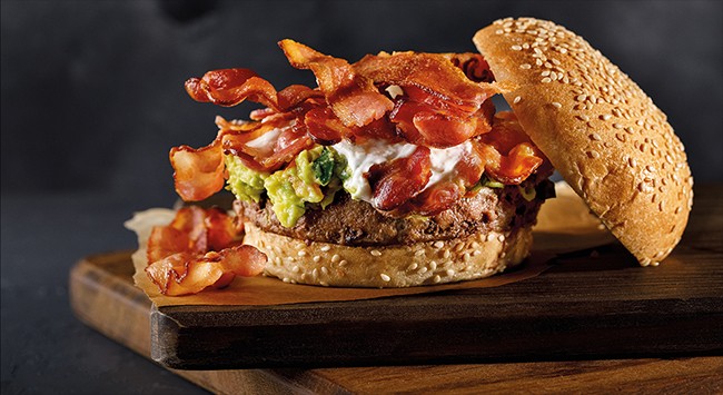 Burger com Bacon, Guacamole e Sour Cream