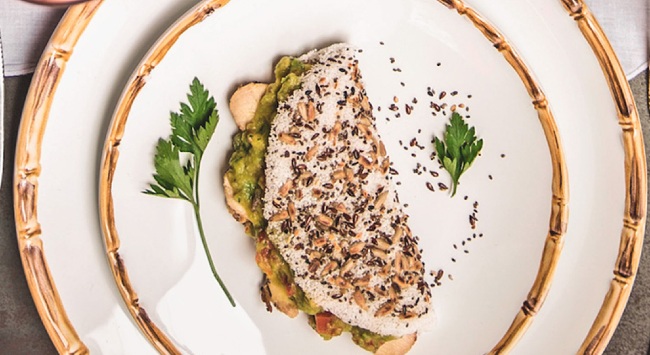 Tapioca com Frango e Guacamole