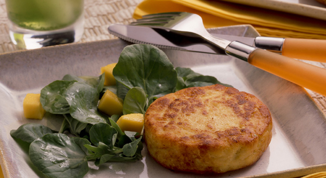 Hambúrguer de Frango com Salada de Agrião e Manga