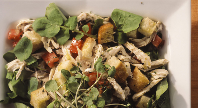 Salada de Frango com Agrião e Pão Italiano