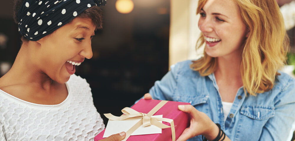 4 ideias de presente de amigo secreto para quem você não tem intimidade