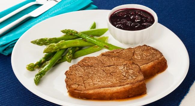 Picanha assada com molho de frutas vermelhas