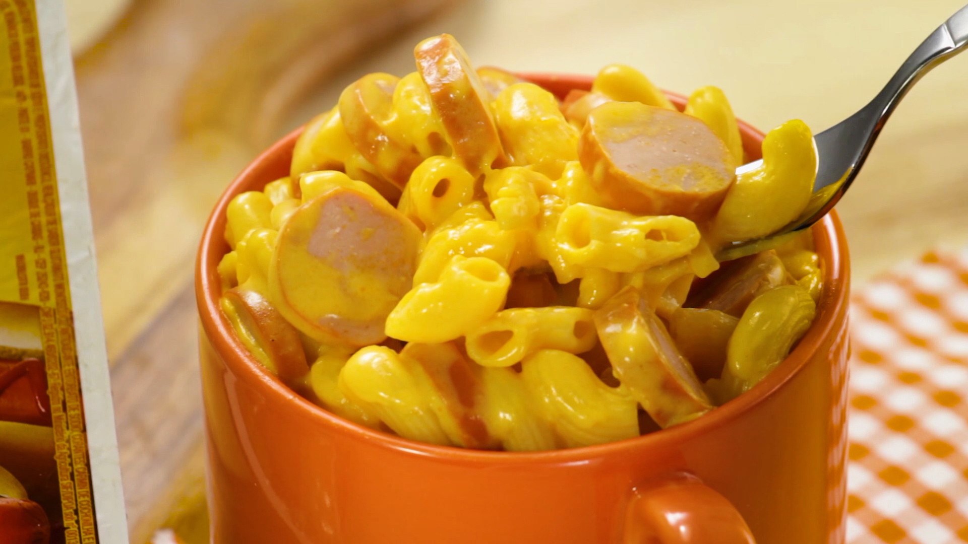 Mac and Cheese de Caneca com Salsicha