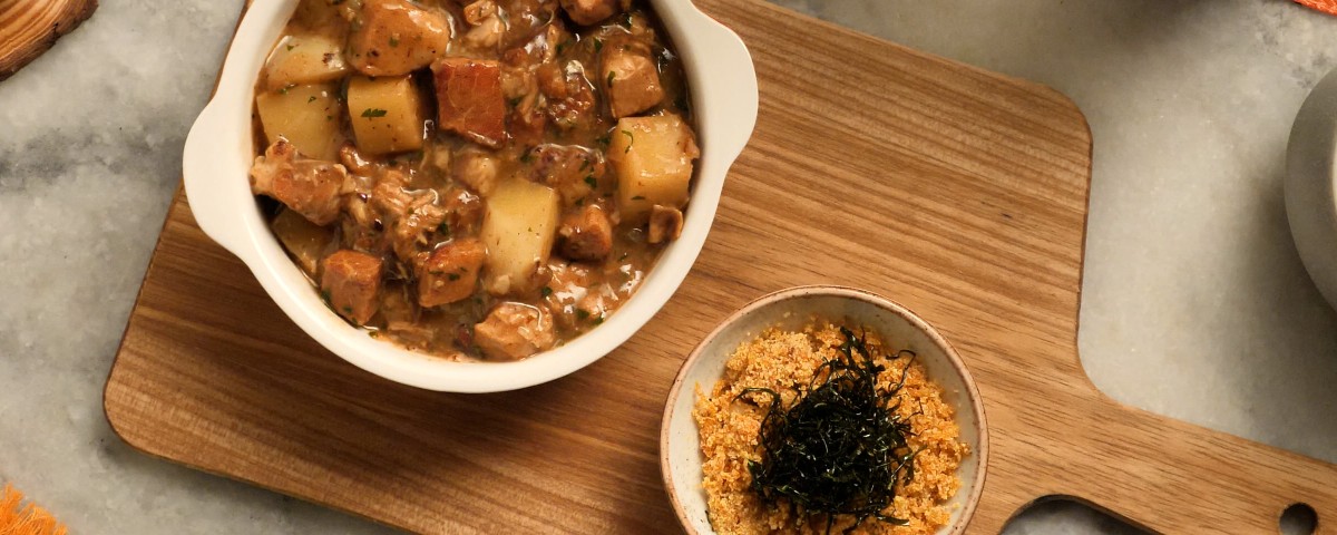 Picadinho Suíno com Farofa de Cenoura