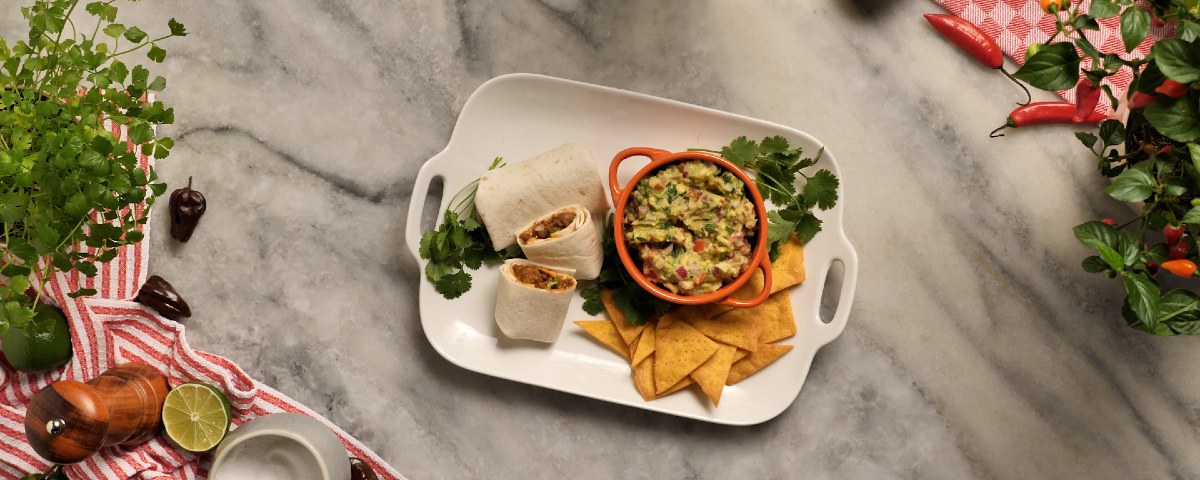 Burrito Tex-Mex Apimentado com Guacamole e Nachos