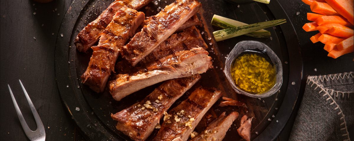 Como temperar costela de porco para o churrasco: 5 opções de tempero para investir