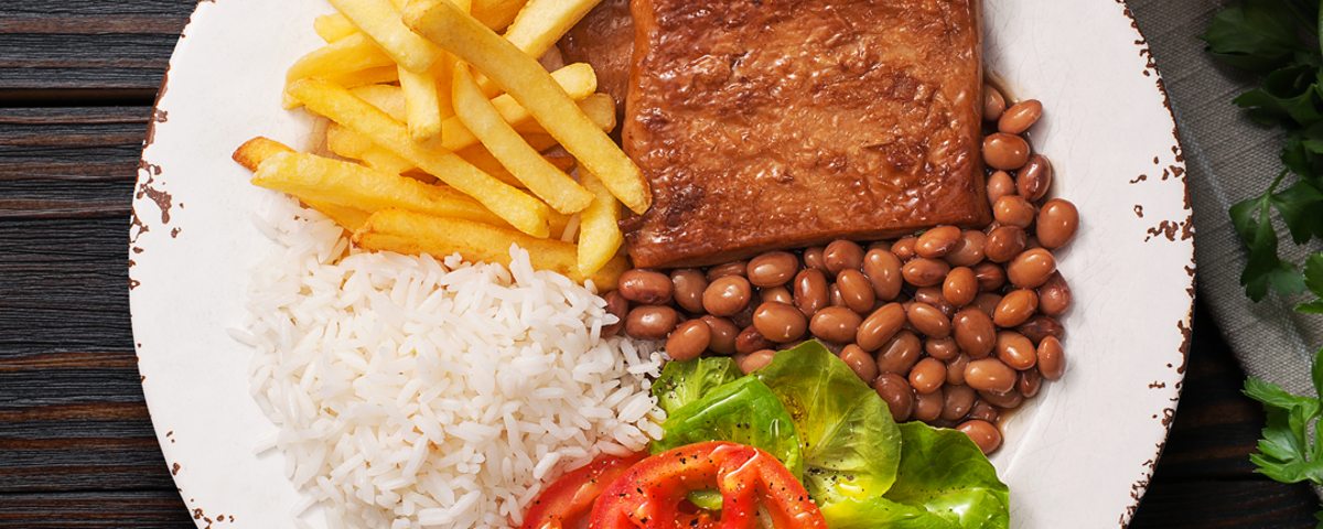 Como fazer bife, a combinação perfeita do arroz com feijão