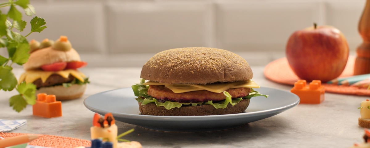 Hambúrguer de Frango com Ketchup de Beterraba