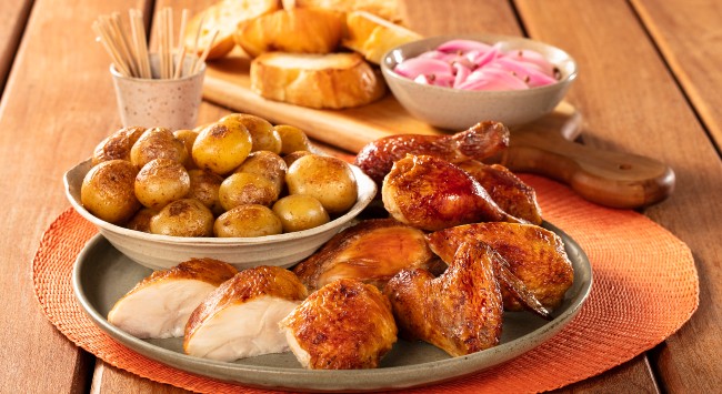 Frango de Padaria na Cerveja Seara com Batatas Bolinhas e Pão de Brioche Tostado