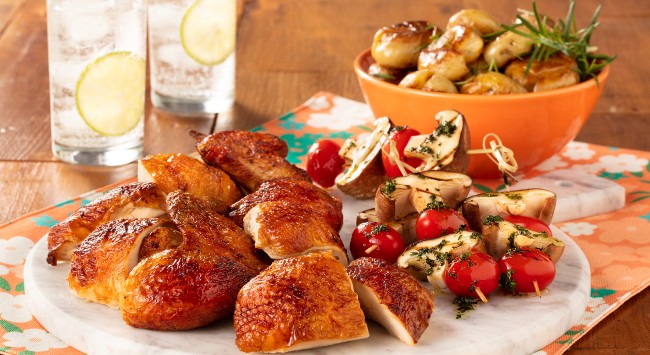 Frango de Padaria Seara com Espetinhos de Shitake e Batatas Ao Murro