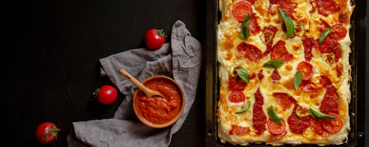 Pizza quadrada: salame, presunto, pepperoni e outros sabores para fazer em casa