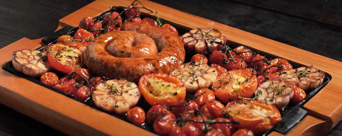 9 receitas com linguiça no forno para um almoço rápido e suculento