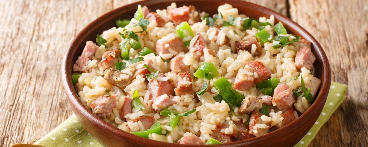 Sobrou arroz do jantar? 5 receitas fáceis para reaproveitar no almoço