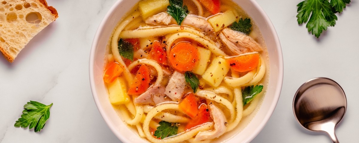 7 receitas de sopa de frango diferentes para saborear