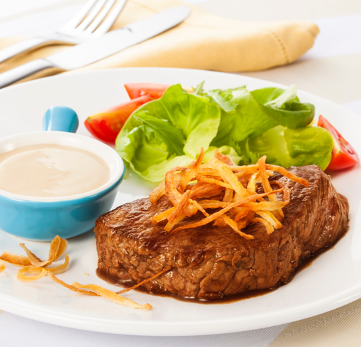 Bife de maminha com crisps de cebola