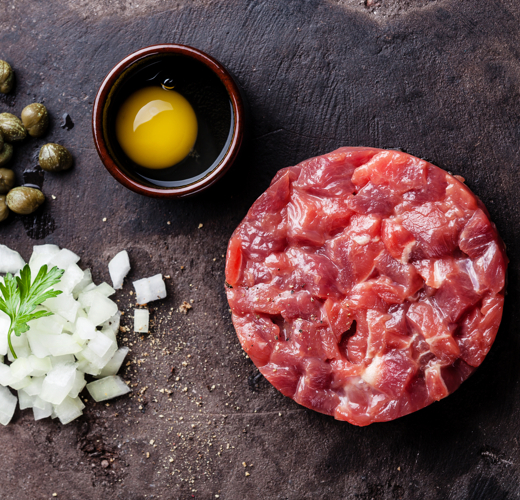 Steak tartare com trufa negra