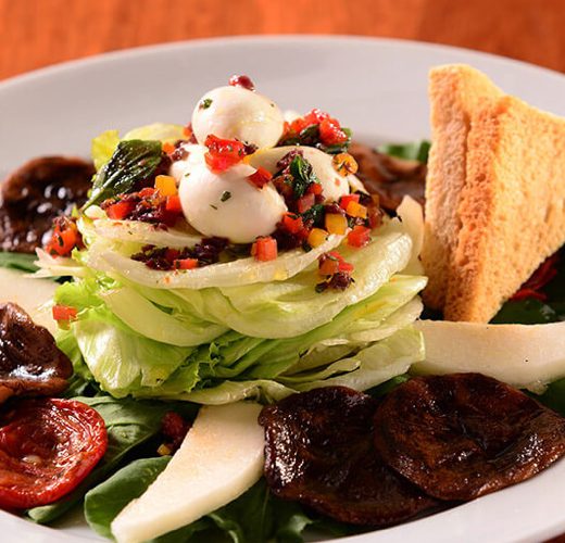 Salada Capri com mussarela de búfala