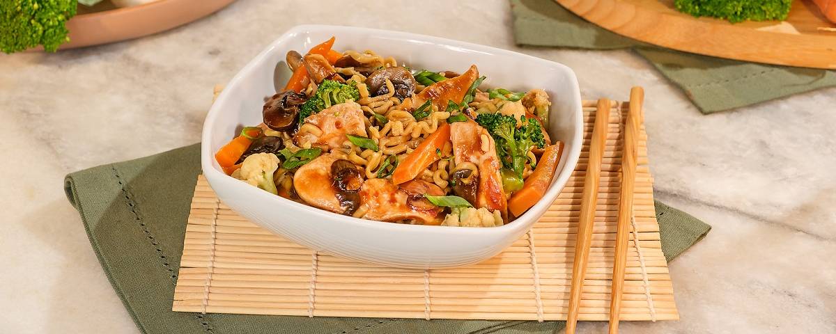 Yakisoba de frango: 7 dicas para preparar a receita fácil para almoço e jantar