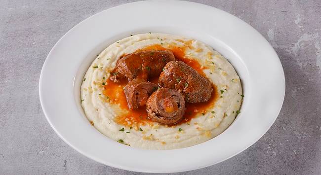 Bife à Rolê com Purê de Batatas e Alho Frito