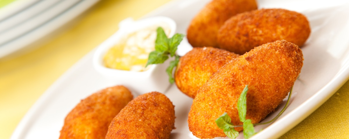 Croquete de salsicha: aprenda a fazer o aperitivo com poucos ingredientes