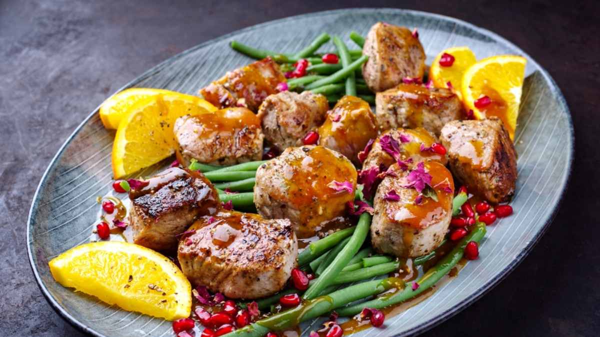 Medalhões de Filé Mignon Suíno com Legumes Salteados