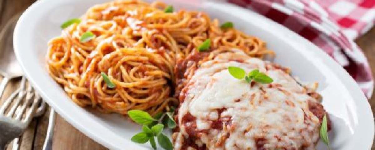 Frango à parmegiana: 10 acompanhamentos perfeitos para o prato