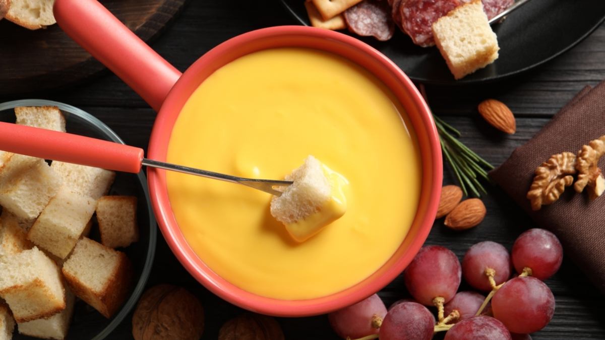 O que comer com fondue de queijo? 10 sugestões de acompanhamentos