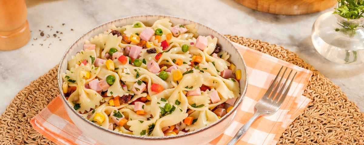 Calor demais? Confira 6 receitas de saladas com frios