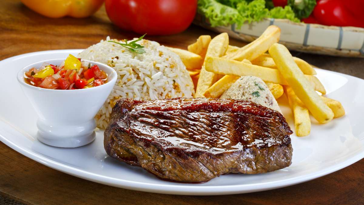 10 acompanhamentos para churrasco no almoço