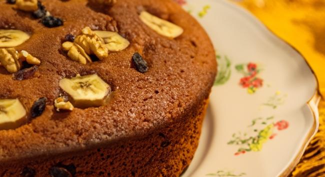 Bolo de Banana com Nozes Crocantes