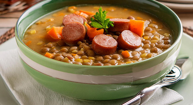 Sopa de Lentilha com Salsicha Vegetal e Cenoura