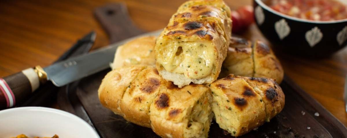 Pão de alho: 3 receitas caseiras e tentadoras