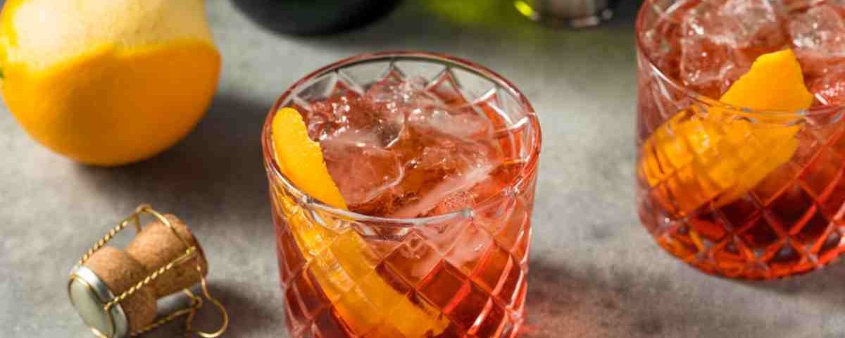 Negroni é o drink perfeito para acompanhar a tábua de frios e petiscos. Aprenda a fazer!