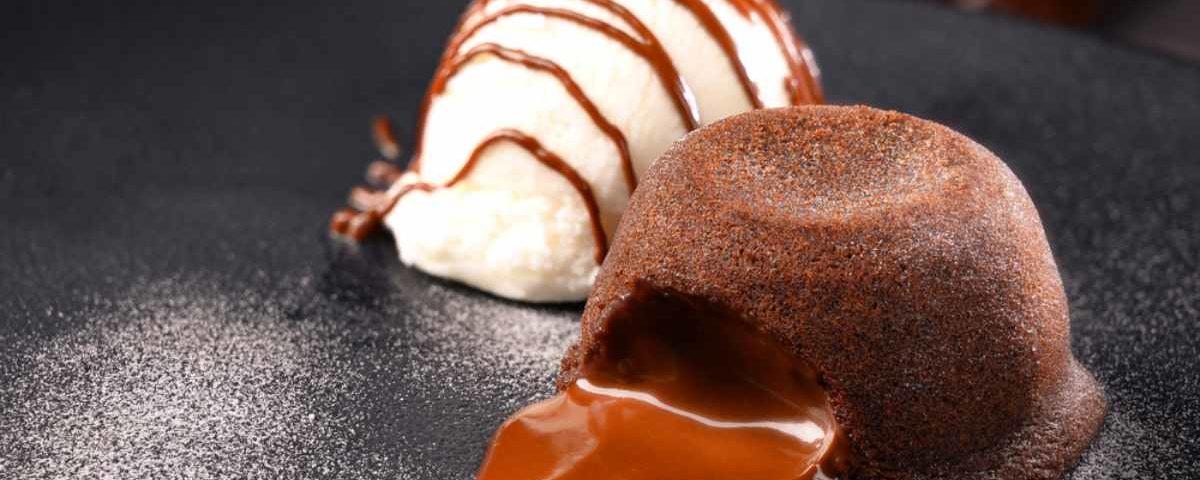 Petit gateau de doce de leite na air fryer é a sobremesa fácil perfeita para o Dia dos Namorados