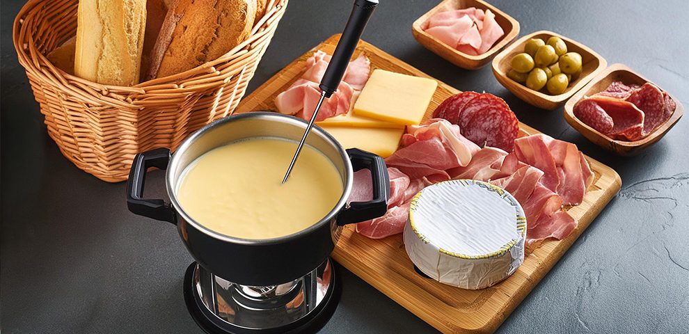 O que comer com fondue de queijo? Veja 5 combinações deliciosas