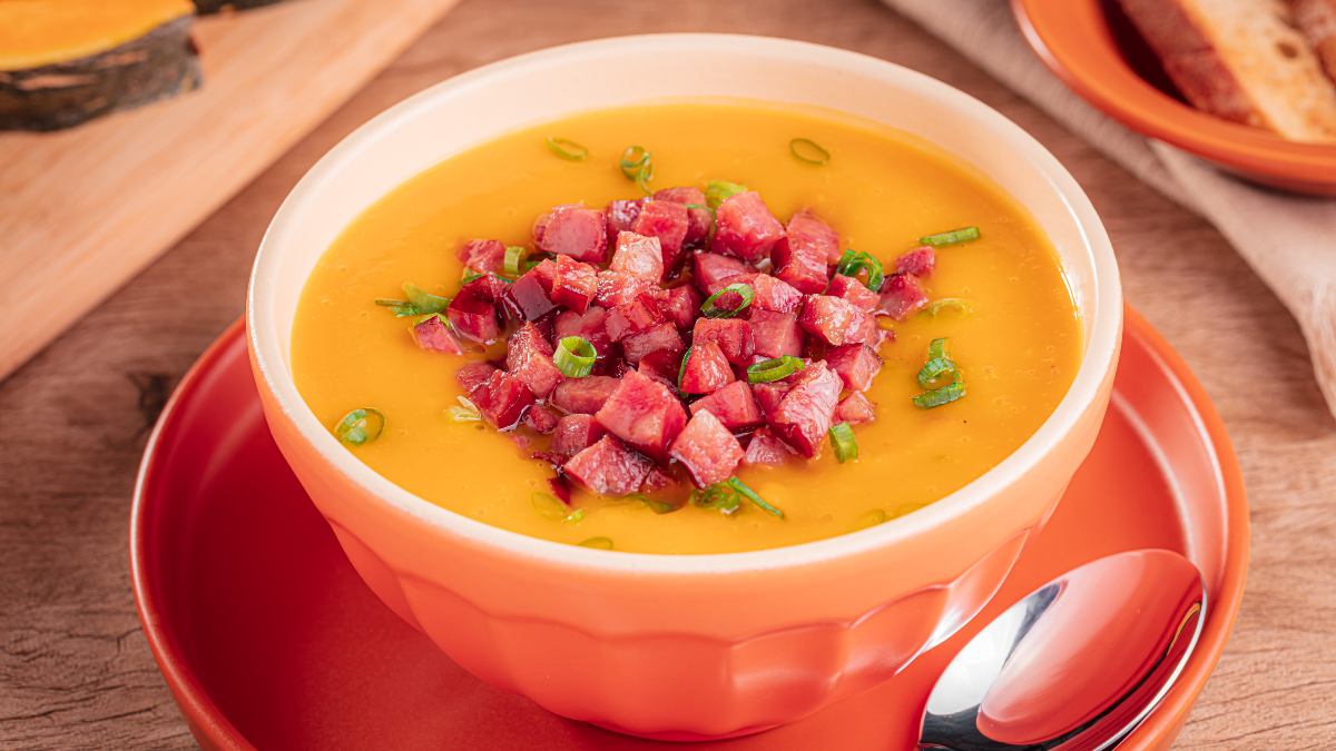 Caldo de Abóbora com Linguiça Calabresa