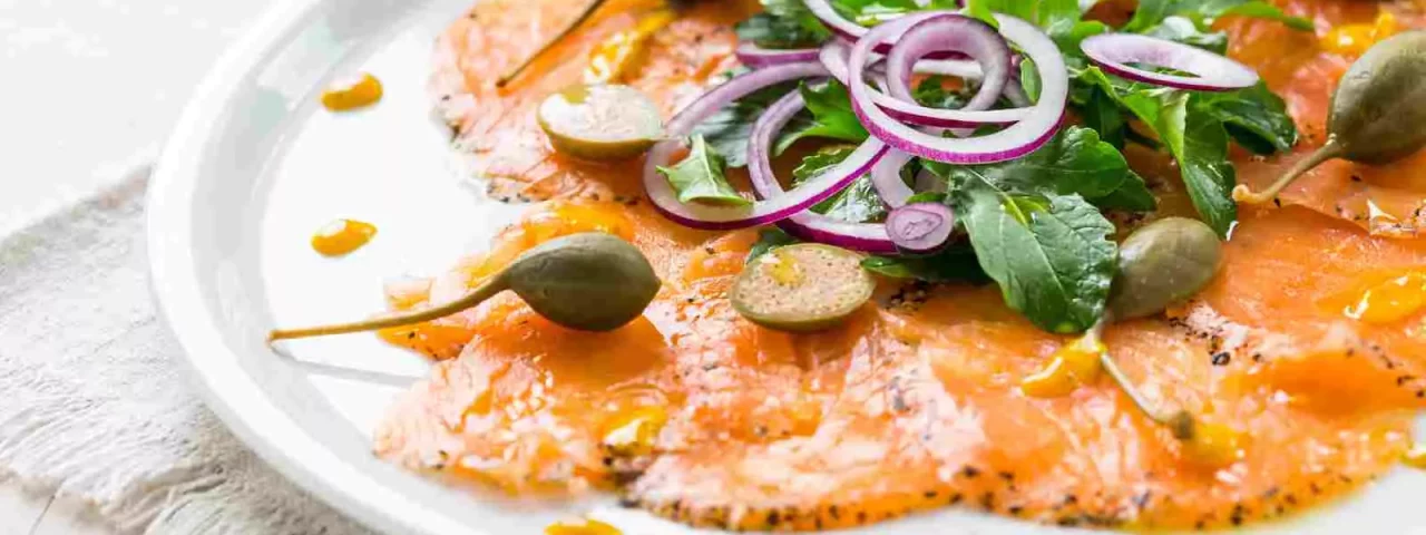 Como fazer carpaccio de salmão? Confira o passo a passo