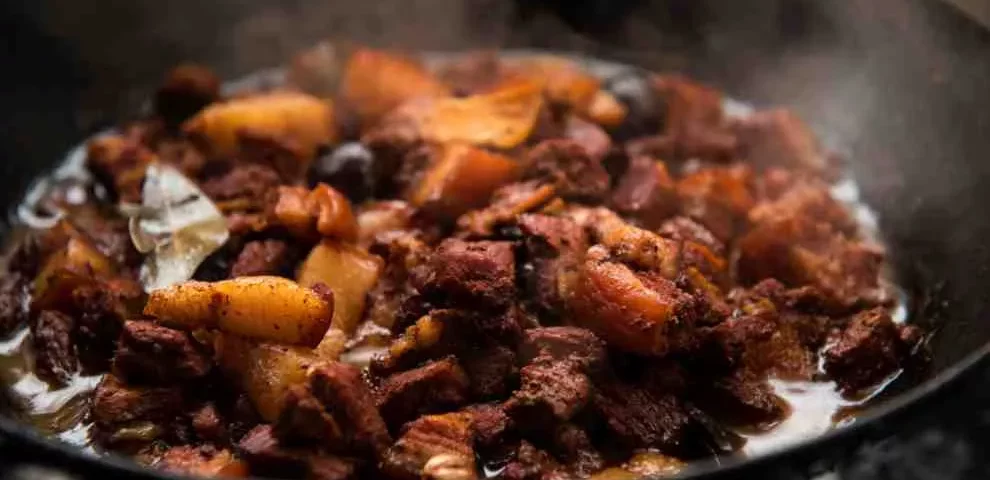 Porco no tacho: o que é, de onde vem e como fazer