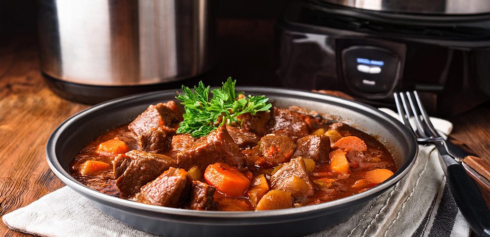 Ensopado de carne na panela elétrica: conforto e sabor em um prato