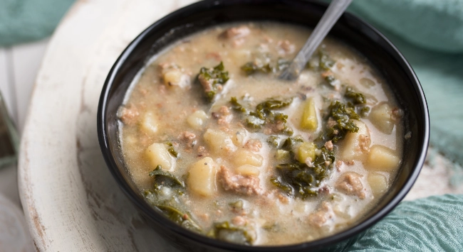 Sopa de Filé Mignon Suíno com Cevada, Couve e Batata