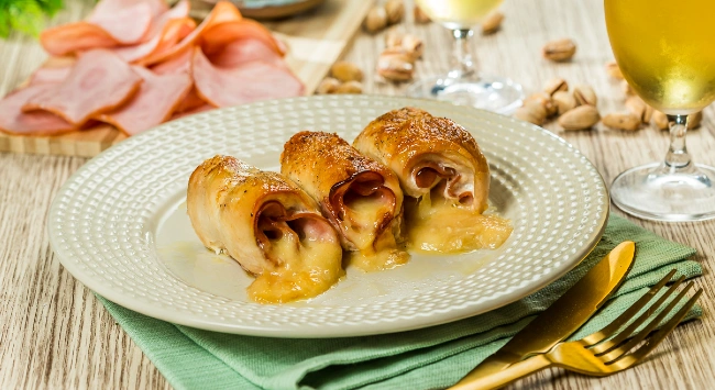 Filé de Frango Recheado com Lombo Canadense e Queijo