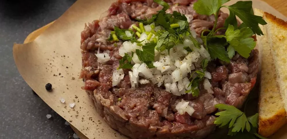 Steak tartare: o que é, origens e dicas para o preparo