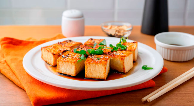 Tofu grelhado com molho de soja e gengibre