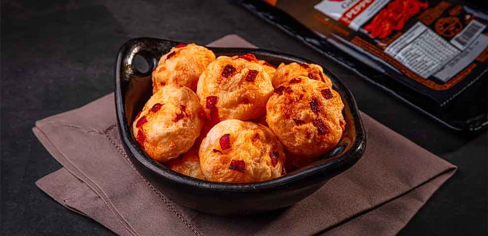 Como assar pão de queijo congelado? Dicas para airfryer e forno