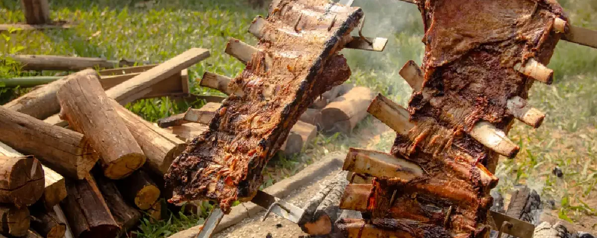 Churrasco no fogo de chão: conheça essa tradição da culinária do Centro-Oeste