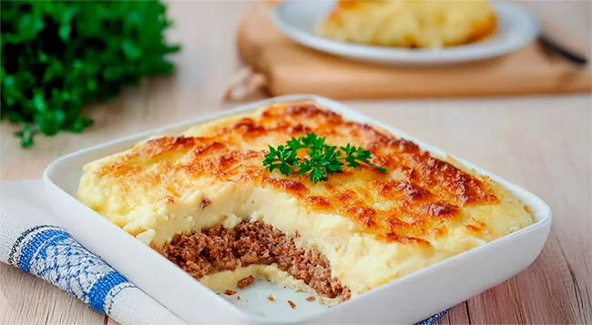 Escondidinho de mandioca com carne moída